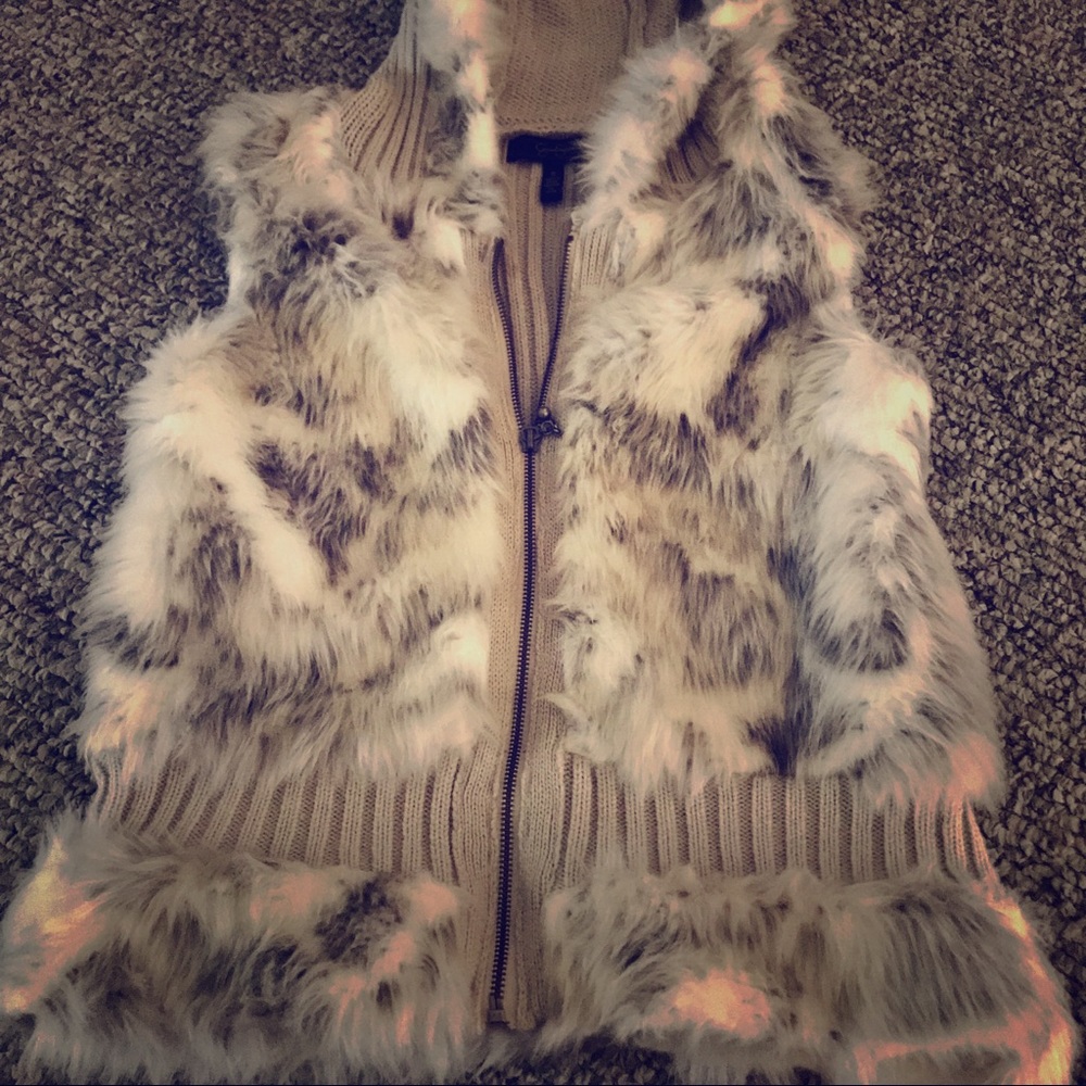 Jessica Simpson Fur Vest!